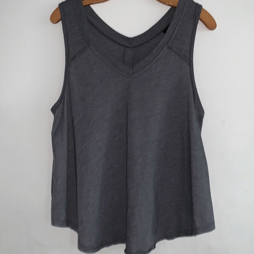 THE CLASSIC Gray High Low Flowy Waffle Knit Neckline  Design Tank Top Size M